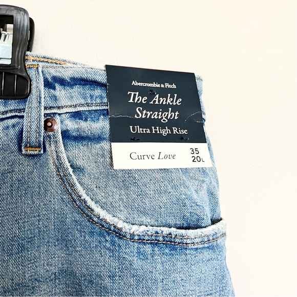 Abercrombie & Fitch 90’s Ultra High Rise Curve Love Jean - Picture 4 of 7